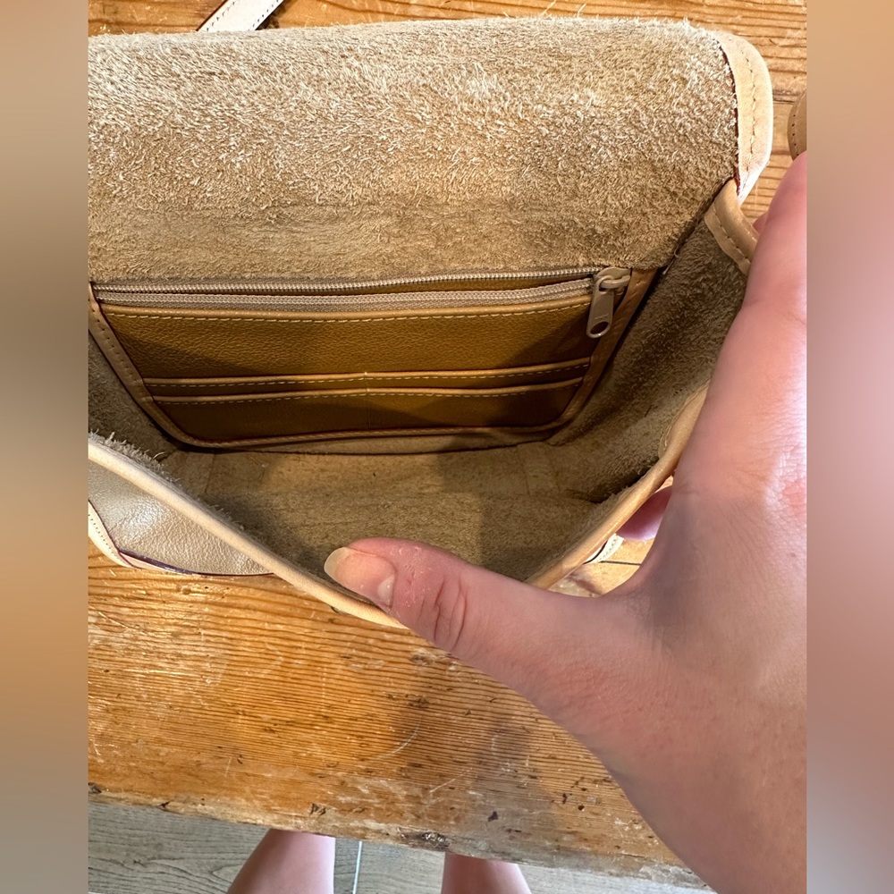 Dooney and Bourke leather cross body bag - Picture 3 of 6